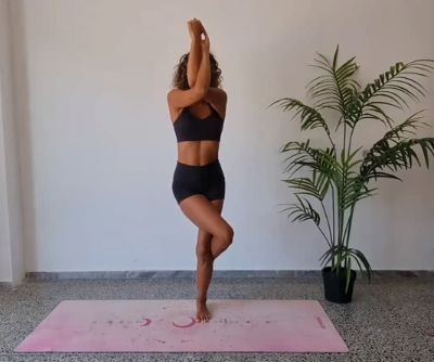 Yoga Metabolico Posizione Aquila